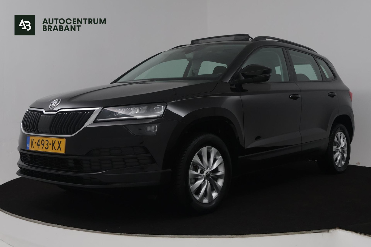 Škoda Karoq 1.0 TSI Business Edition (PANORAMADAK, STOEL/STUUR VERWARMING, NAVIGATIE CARPLAY, DIGITALE COCKPIT, SENSOREN)
