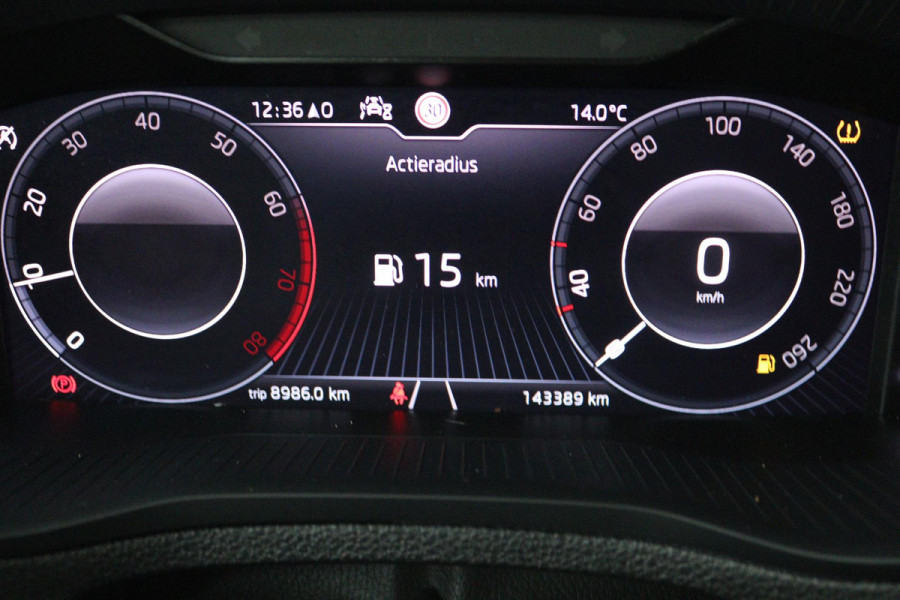 Škoda Karoq 1.0 TSI Business Edition (PANORAMADAK, STOEL/STUUR VERWARMING, NAVIGATIE CARPLAY, DIGITALE COCKPIT, SENSOREN)