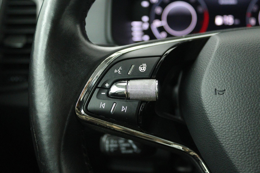 Škoda Karoq 1.0 TSI Business Edition (PANORAMADAK, STOEL/STUUR VERWARMING, NAVIGATIE CARPLAY, DIGITALE COCKPIT, SENSOREN)