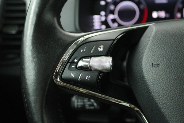 Škoda Karoq 1.0 TSI Business Edition (PANORAMADAK, STOEL/STUUR VERWARMING, NAVIGATIE CARPLAY, DIGITALE COCKPIT, SENSOREN)