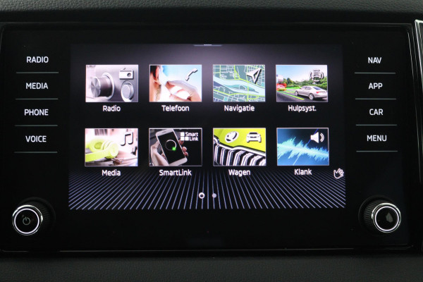 Škoda Karoq 1.0 TSI Business Edition (PANORAMADAK, STOEL/STUUR VERWARMING, NAVIGATIE CARPLAY, DIGITALE COCKPIT, SENSOREN)