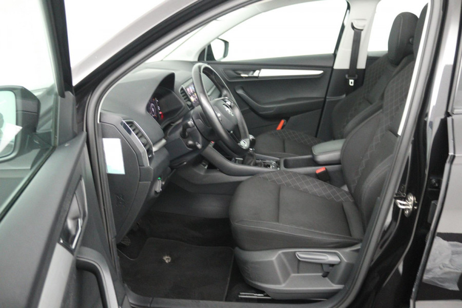 Škoda Karoq 1.0 TSI Business Edition (PANORAMADAK, STOEL/STUUR VERWARMING, NAVIGATIE CARPLAY, DIGITALE COCKPIT, SENSOREN)