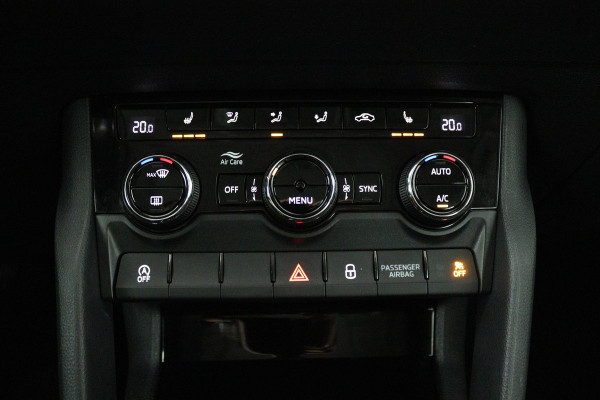 Škoda Karoq 1.0 TSI Business Edition (PANORAMADAK, STOEL/STUUR VERWARMING, NAVIGATIE CARPLAY, DIGITALE COCKPIT, SENSOREN)