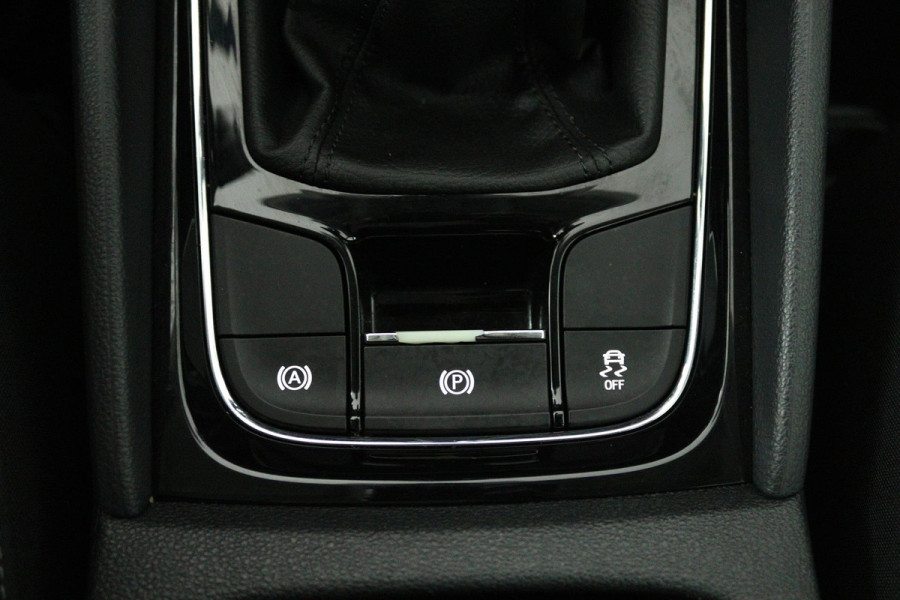 Škoda Karoq 1.0 TSI Business Edition (PANORAMADAK, STOEL/STUUR VERWARMING, NAVIGATIE CARPLAY, DIGITALE COCKPIT, SENSOREN)