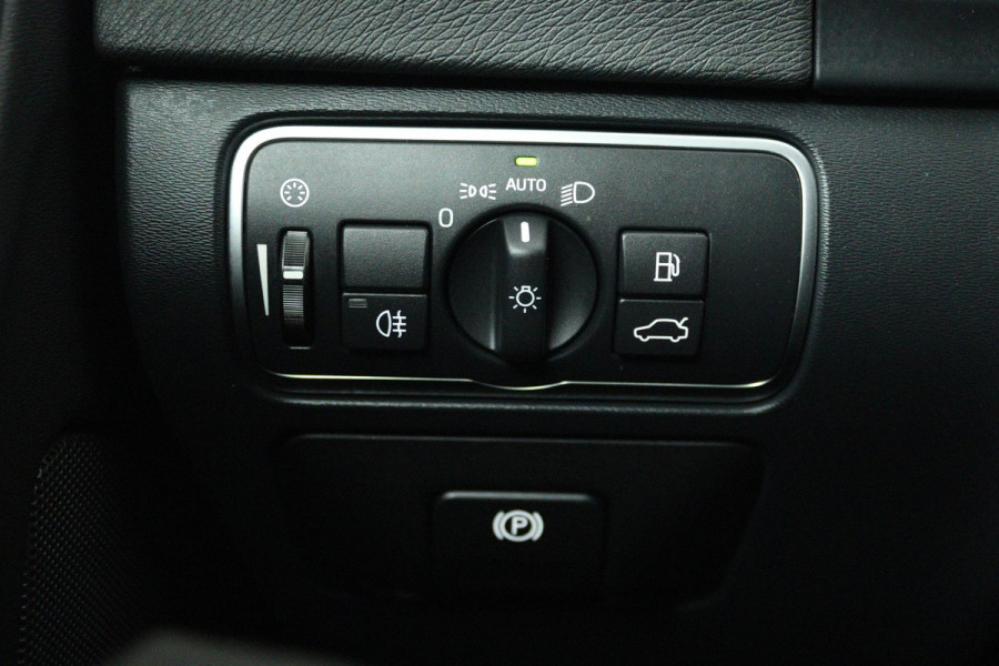 Volvo V60 2.0 T4 Polar+ Dynamic (TREKHAAK, STOELVERWARMING, NAVIGATIE, AUTOMAAT, PARKEERSENSOREN)