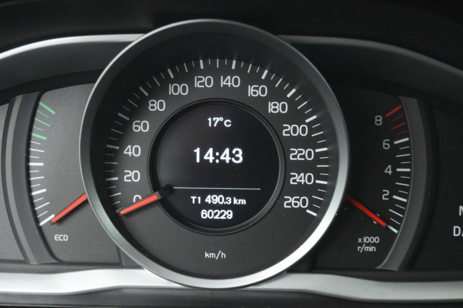 Volvo V60 2.0 T4 Polar+ Dynamic (TREKHAAK, STOELVERWARMING, NAVIGATIE, AUTOMAAT, PARKEERSENSOREN)