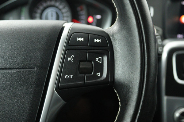 Volvo V60 2.0 T4 Polar+ Dynamic (TREKHAAK, STOELVERWARMING, NAVIGATIE, AUTOMAAT, PARKEERSENSOREN)
