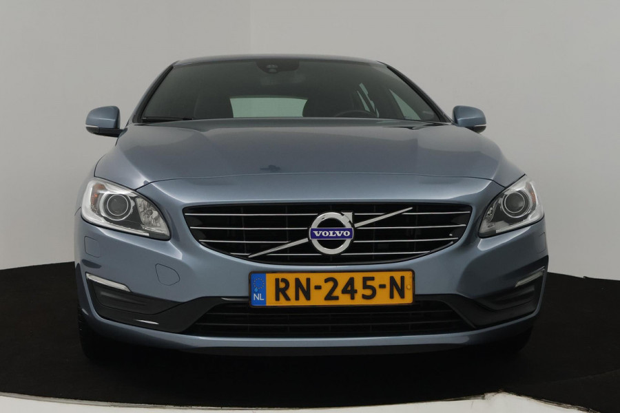 Volvo V60 2.0 T4 Polar+ Dynamic (TREKHAAK, STOELVERWARMING, NAVIGATIE, AUTOMAAT, PARKEERSENSOREN)