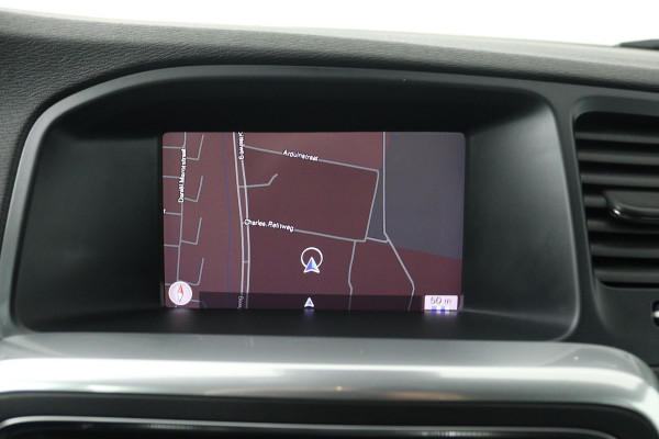 Volvo V60 2.0 T4 Polar+ Dynamic (TREKHAAK, STOELVERWARMING, NAVIGATIE, AUTOMAAT, PARKEERSENSOREN)