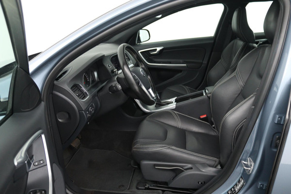 Volvo V60 2.0 T4 Polar+ Dynamic (TREKHAAK, STOELVERWARMING, NAVIGATIE, AUTOMAAT, PARKEERSENSOREN)
