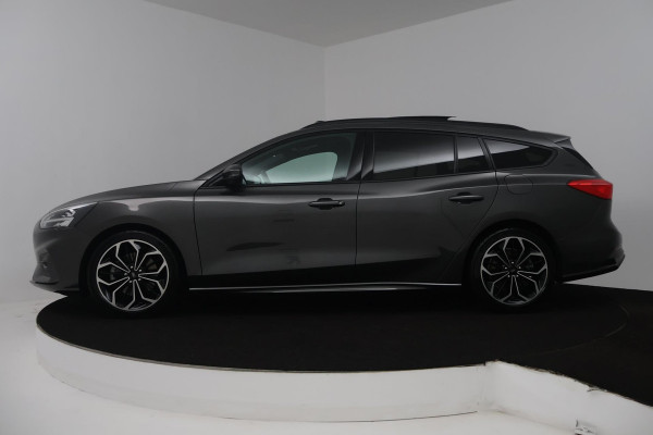 Ford FOCUS Wagon 1.5 EcoBoost Vignale (PANORAMADAK, STOEL/STUUR VERWARMING, CAMERA, CRUISE CONTROL ADAPTIEF, TREKHAAK)