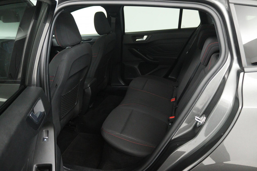 Ford FOCUS Wagon 1.5 EcoBoost Vignale (PANORAMADAK, STOEL/STUUR VERWARMING, CAMERA, CRUISE CONTROL ADAPTIEF, TREKHAAK)