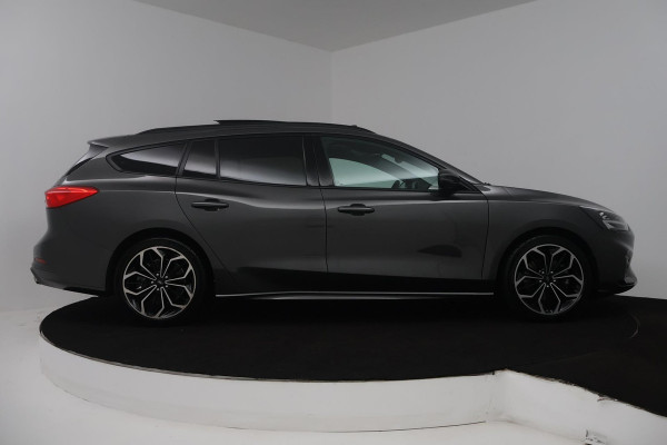 Ford FOCUS Wagon 1.5 EcoBoost Vignale (PANORAMADAK, STOEL/STUUR VERWARMING, CAMERA, CRUISE CONTROL ADAPTIEF, TREKHAAK)