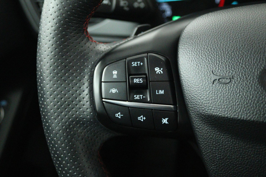 Ford FOCUS Wagon 1.5 EcoBoost Vignale (PANORAMADAK, STOEL/STUUR VERWARMING, CAMERA, CRUISE CONTROL ADAPTIEF, TREKHAAK)