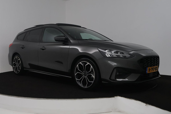 Ford FOCUS Wagon 1.5 EcoBoost Vignale (PANORAMADAK, STOEL/STUUR VERWARMING, CAMERA, CRUISE CONTROL ADAPTIEF, TREKHAAK)