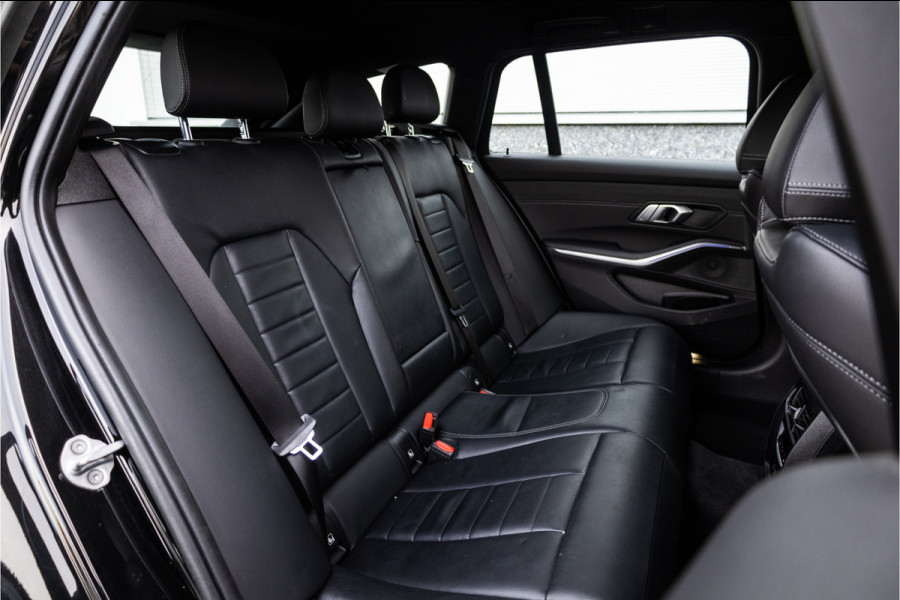 BMW 3 Serie Touring 320i M Sport High Ex Camera / HiFi / Trekhaak / 19inch /