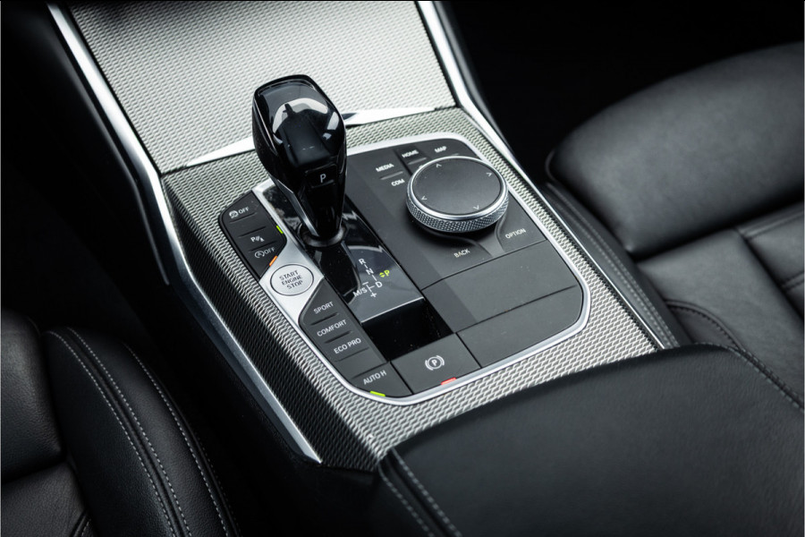 BMW 3 Serie Touring 320i M Sport High Ex Camera / HiFi / Trekhaak / 19inch /