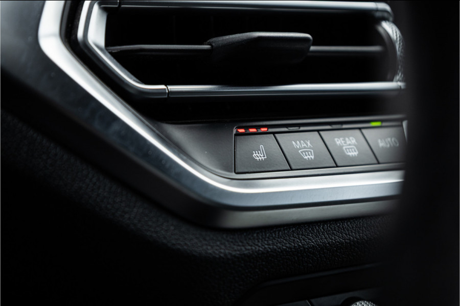 BMW 3 Serie Touring 320i M Sport High Ex Camera / HiFi / Trekhaak / 19inch /