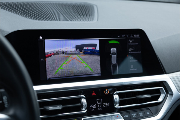 BMW 3 Serie Touring 320i M Sport High Ex Camera / HiFi / Trekhaak / 19inch /