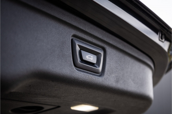 BMW 3 Serie Touring 320i M Sport High Ex Camera / HiFi / Trekhaak / 19inch /