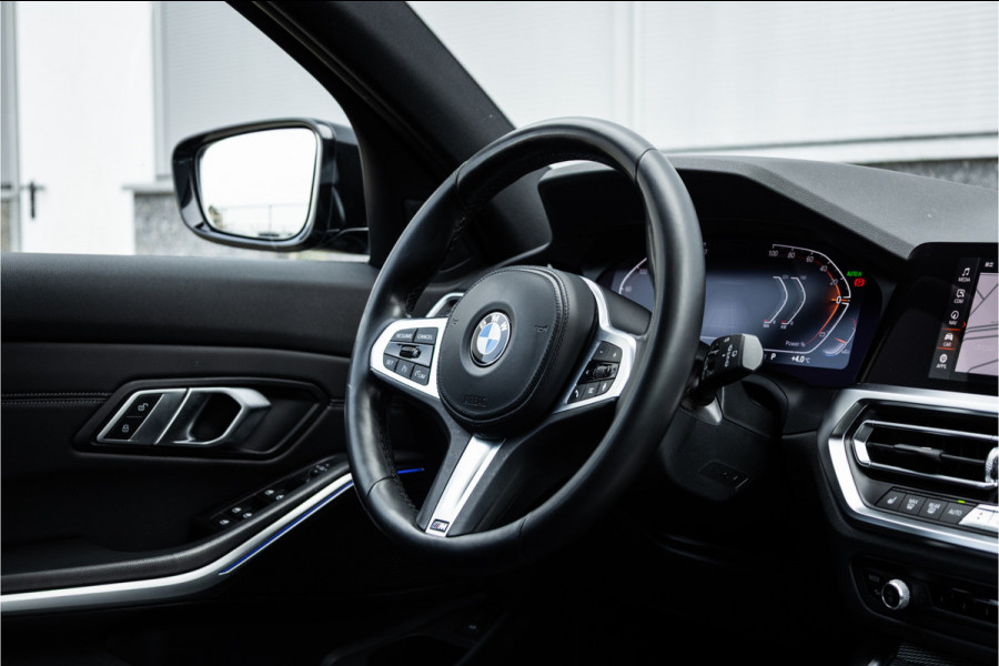 BMW 3 Serie Touring 320i M Sport High Ex Camera / HiFi / Trekhaak / 19inch /