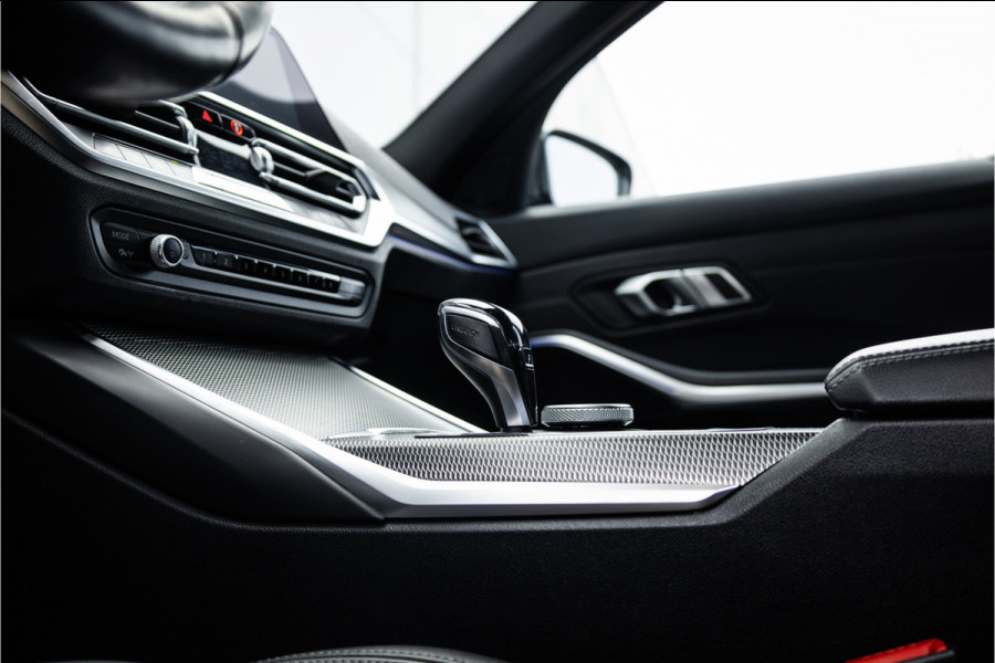 BMW 3 Serie Touring 320i M Sport High Ex Camera / HiFi / Trekhaak / 19inch /