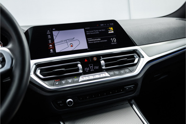 BMW 3 Serie Touring 320i M Sport High Ex Camera / HiFi / Trekhaak / 19inch /