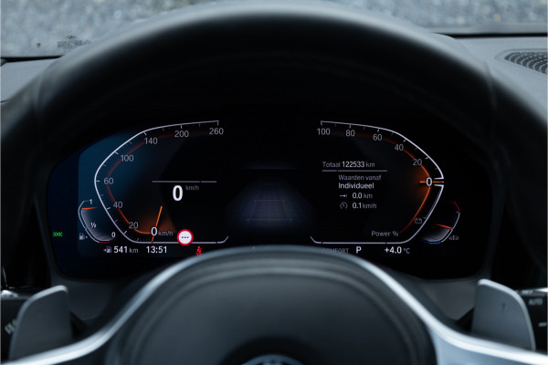 BMW 3 Serie Touring 320i M Sport High Ex Camera / HiFi / Trekhaak / 19inch /