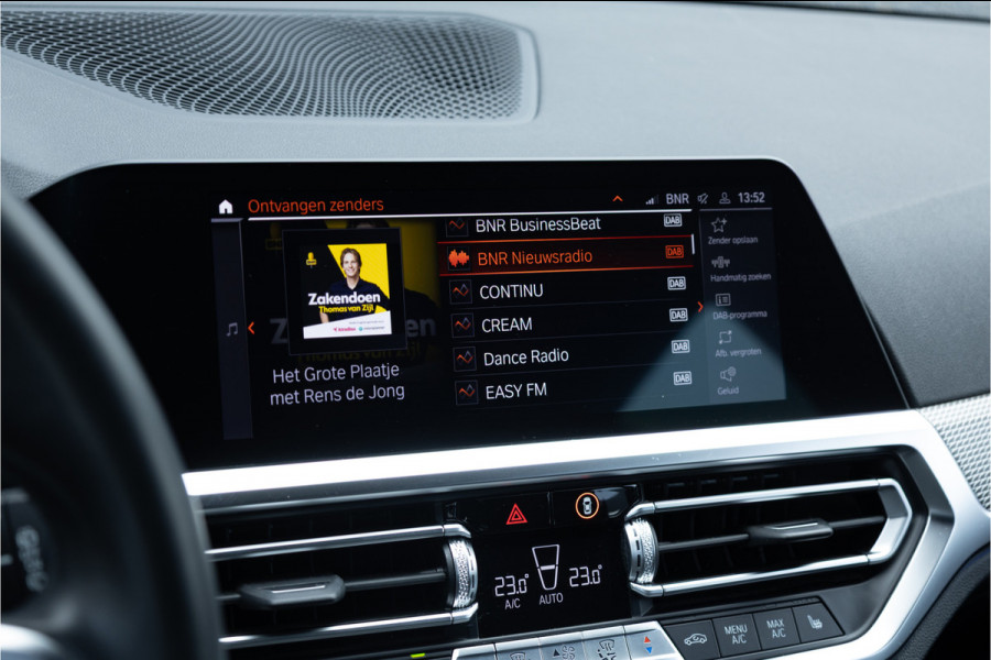 BMW 3 Serie Touring 320i M Sport High Ex Camera / HiFi / Trekhaak / 19inch /