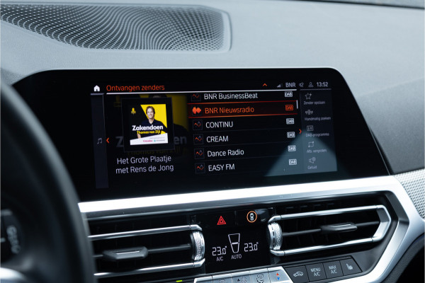 BMW 3 Serie Touring 320i M Sport High Ex Camera / HiFi / Trekhaak / 19inch /