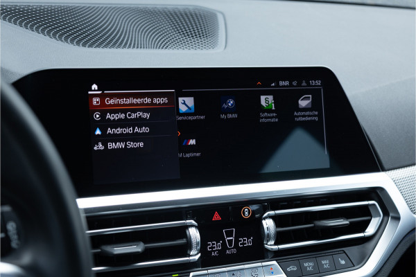 BMW 3 Serie Touring 320i M Sport High Ex Camera / HiFi / Trekhaak / 19inch /