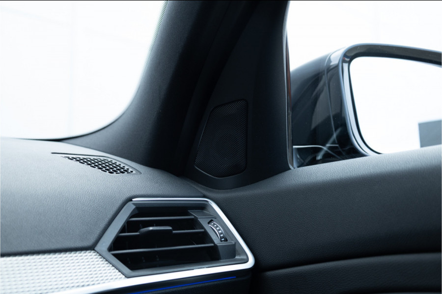 BMW 3 Serie Touring 320i M Sport High Ex Camera / HiFi / Trekhaak / 19inch /