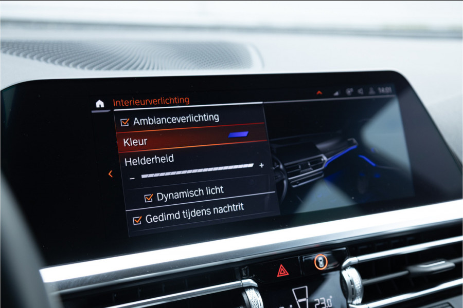 BMW 3 Serie Touring 320i M Sport High Ex Camera / HiFi / Trekhaak / 19inch /