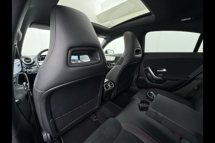 Mercedes-Benz CLA-Klasse 250e AMG // Panoramadak // Nightpakket // Sfeerverlichting // Carplay // Camera // Keyless // MultiBeam