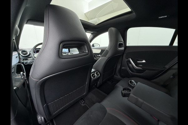 Mercedes-Benz CLA-Klasse 250e AMG // Panoramadak // Nightpakket // Sfeerverlichting // Carplay // Camera // Keyless // MultiBeam