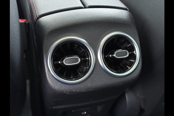 Mercedes-Benz CLA-Klasse 250e AMG // Panoramadak // Nightpakket // Sfeerverlichting // Carplay // Camera // Keyless // MultiBeam