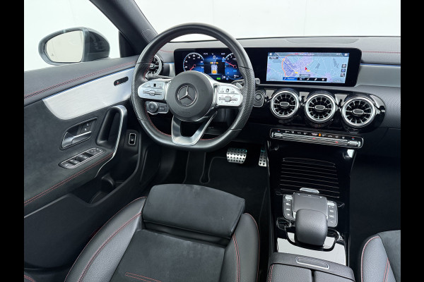 Mercedes-Benz CLA-Klasse 250e AMG // Panoramadak // Nightpakket // Sfeerverlichting // Carplay // Camera // Keyless // MultiBeam
