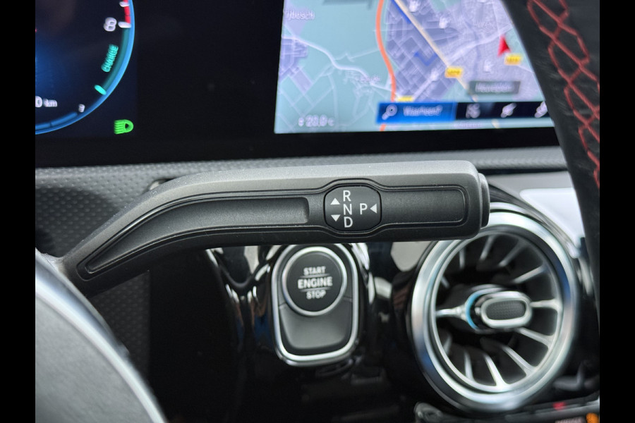Mercedes-Benz CLA-Klasse 250e AMG // Panoramadak // Nightpakket // Sfeerverlichting // Carplay // Camera // Keyless // MultiBeam