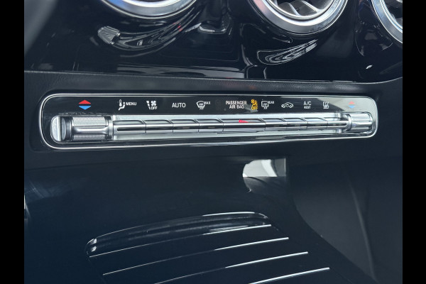 Mercedes-Benz CLA-Klasse 250e AMG // Panoramadak // Nightpakket // Sfeerverlichting // Carplay // Camera // Keyless // MultiBeam