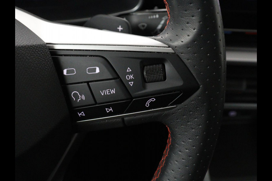 Seat Leon 1.5 eTSI FR Intens | Carplay | Adaptive cruise | Sfeerverlichting | Navigatie | Parkeerhulp | Dodehoek detectie | Full LED | Climate control | Bluetooth