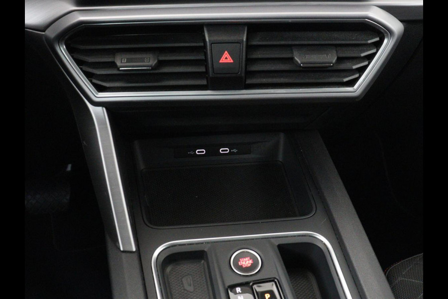 Seat Leon 1.5 eTSI FR Intens | Carplay | Adaptive cruise | Sfeerverlichting | Navigatie | Parkeerhulp | Dodehoek detectie | Full LED | Climate control | Bluetooth