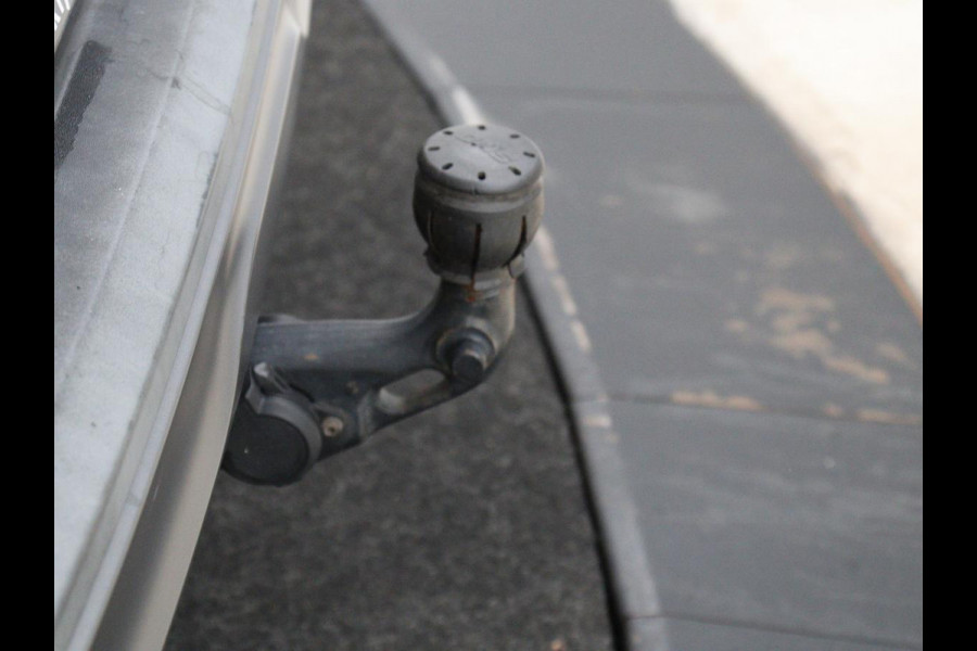 Renault Arkana 1.6 E-Tech Hybrid 145 R.S. Line | Panoramadak | Leder/Alcantara | Trekhaak | Stoelverwarming | Adaptive cruise | Camera | Carplay | Keyless | Park Assist | Full LED | Navigatie