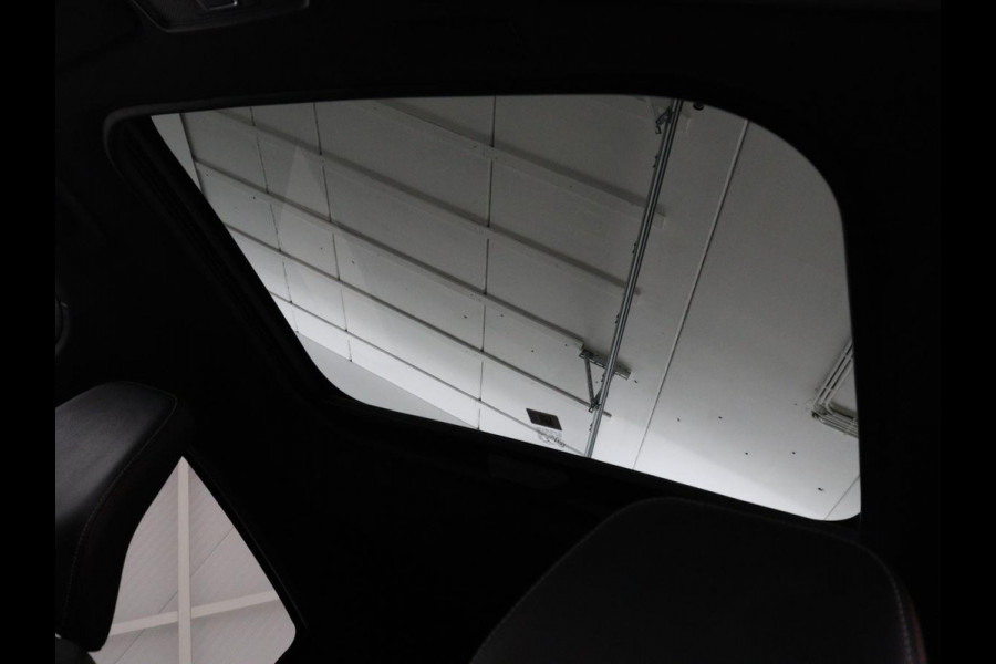 Renault Arkana 1.6 E-Tech Hybrid 145 R.S. Line | Panoramadak | Leder/Alcantara | Trekhaak | Stoelverwarming | Adaptive cruise | Camera | Carplay | Keyless | Park Assist | Full LED | Navigatie