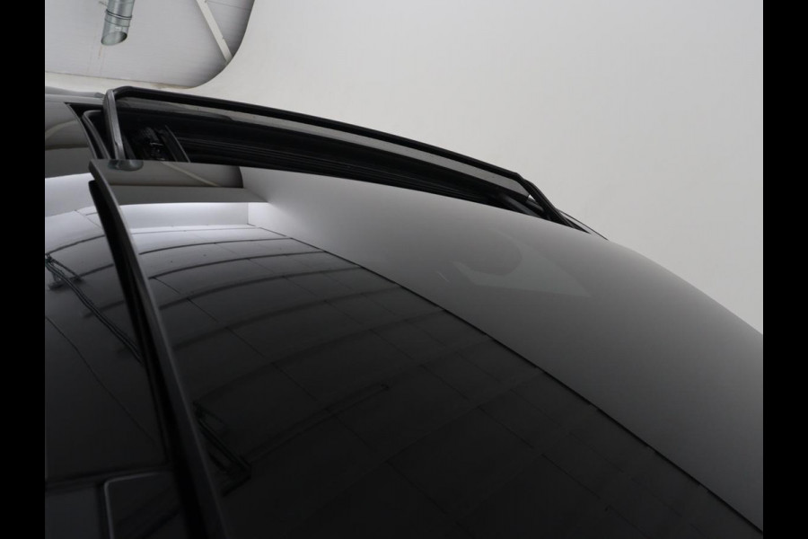 Renault Arkana 1.6 E-Tech Hybrid 145 R.S. Line | Panoramadak | Leder/Alcantara | Trekhaak | Stoelverwarming | Adaptive cruise | Camera | Carplay | Keyless | Park Assist | Full LED | Navigatie