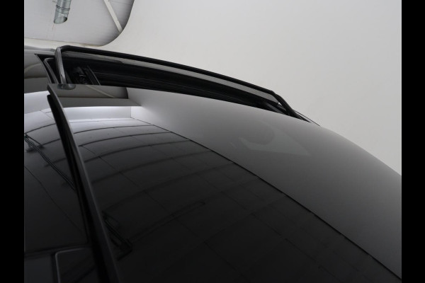 Renault Arkana 1.6 E-Tech Hybrid 145 R.S. Line | Panoramadak | Leder/Alcantara | Trekhaak | Stoelverwarming | Adaptive cruise | Camera | Carplay | Keyless | Park Assist | Full LED | Navigatie