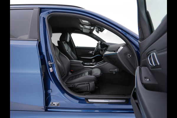 BMW 3 Serie Touring 320e Business Edition Plus [Plug-In] (INCL-BTW) Aut. *LEATHER | FULL-LED | HEATED-SPORTSEATS | DIGI-COCKPIT | HIFI-SOUND | NAVI-FULLMAP | PRIVACYGLASS | PDC | AMBIENTLIGHT | DAB | KEYLESS | TOWBAR | 17"ALU* *