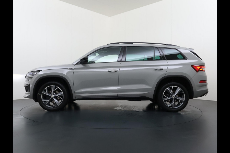 Škoda Kodiaq 1.5 TSI Sportline Business VAN €43.900,- NU VOOR SLECHTS €39.877,- Uw LENTEVOORDEEL €4.023,- |AUTOMAAT | PANORAMADAK | ADAPTIEVE CRUISECONTROL | CAMERA | ELEKTRISCHE STOEL/KOFFERRUIK | STANDKACHEL | STOELVERWARMING VOOR + ACHTER | SKODA DEALER ONDERHOUDEN | RIJKLAAR GELEVERD