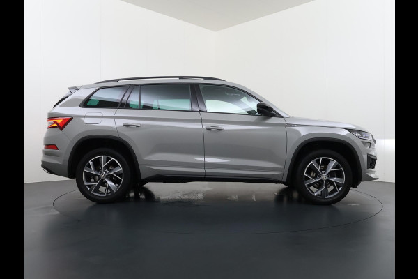 Škoda Kodiaq 1.5 TSI Sportline Business VAN €43.900,- NU VOOR SLECHTS €39.877,- Uw LENTEVOORDEEL €4.023,- |AUTOMAAT | PANORAMADAK | ADAPTIEVE CRUISECONTROL | CAMERA | ELEKTRISCHE STOEL/KOFFERRUIK | STANDKACHEL | STOELVERWARMING VOOR + ACHTER | SKODA DEALER ONDERHOUDEN | RIJKLAAR GELEVERD