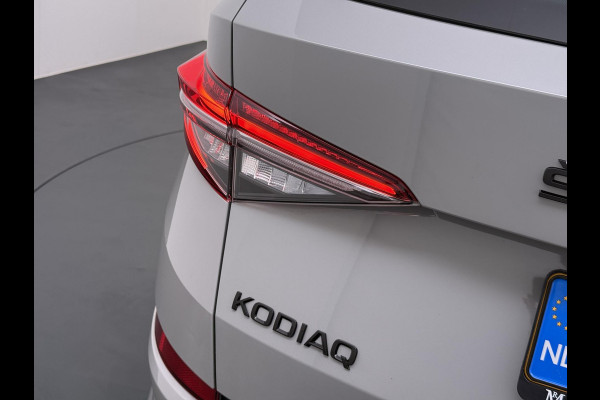Škoda Kodiaq 1.5 TSI Sportline Business VAN €43.900,- NU VOOR SLECHTS €39.877,- Uw LENTEVOORDEEL €4.023,- |AUTOMAAT | PANORAMADAK | ADAPTIEVE CRUISECONTROL | CAMERA | ELEKTRISCHE STOEL/KOFFERRUIK | STANDKACHEL | STOELVERWARMING VOOR + ACHTER | SKODA DEALER ONDERHOUDEN | RIJKLAAR GELEVERD