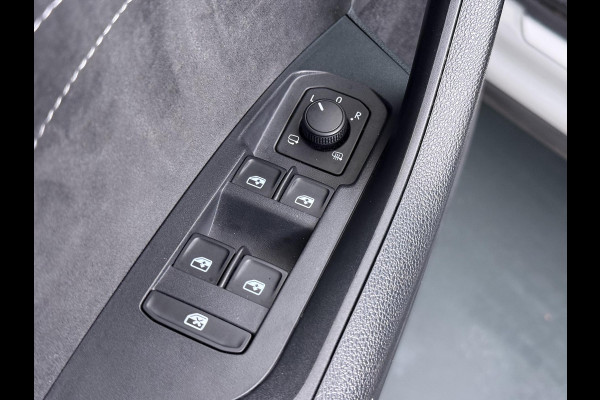 Škoda Kodiaq 1.5 TSI Sportline Business VAN €43.900,- NU VOOR SLECHTS €39.877,- Uw LENTEVOORDEEL €4.023,- |AUTOMAAT | PANORAMADAK | ADAPTIEVE CRUISECONTROL | CAMERA | ELEKTRISCHE STOEL/KOFFERRUIK | STANDKACHEL | STOELVERWARMING VOOR + ACHTER | SKODA DEALER ONDERHOUDEN | RIJKLAAR GELEVERD